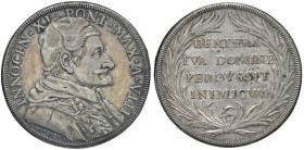 Innocenzo XI (1676-1689) Piastra A. VIII - Munt. 26 AG (g 31,84) Bella patina
BB/BB+