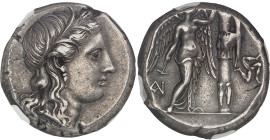 GRÈCE ANTIQUE
Sicile, Syracuse, Agathoclès (317-289 av. J.-C.). Tétradrachme ND (304-295 av. J.-C.), Syracuse.NGC XF 4/5 5/5 Fine style (6630872-008)....