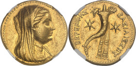 GRÈCE ANTIQUE
Royaume lagide, Ptolémée III (246-221 av. J.-C.). Pentadrachme d’Or, au standard attique, au nom et à l’effigie de Bérénice II ND (246-2...