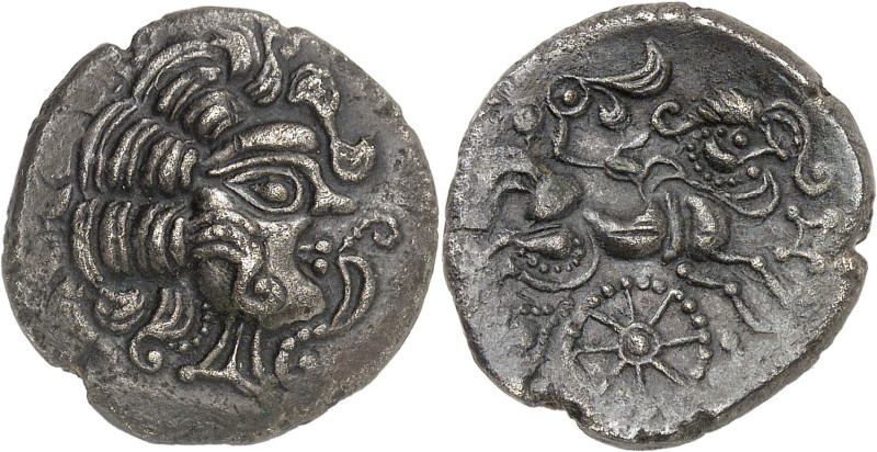 GAULE
Riedones (IIe-Ier siècle av. J.-C.). Statère de billon au profil imberbe e...