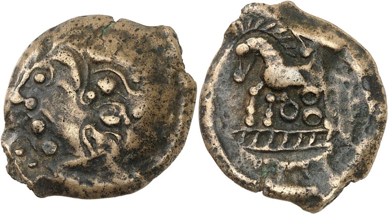 GAULE
Bituriges Cubes. Bronze au cheval et aux trois annelets ND (milieu du Ier ...