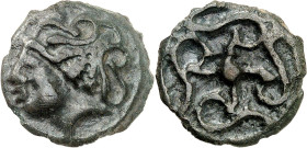 GAULE
Durocasses. Potin "aux volutes cruciforme", ou "au swastika décoré", Série 553 ND (première moitié du Ier siècle avant J.-C. et Guerre des Gaule...