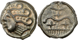 GAULE
Durocasses. Potin du "type de Bû", var. 2 à la chevelure bouletée ND (première moitié du Ier siècle avant J.-C. et Guerre des Gaules).
Av. Tête ...
