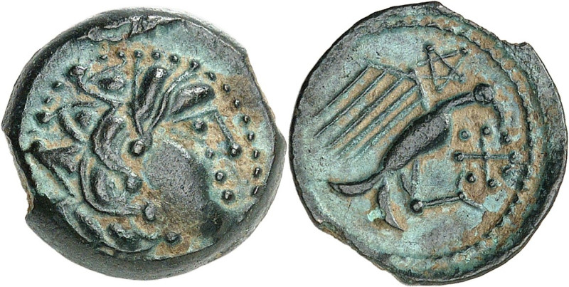 GAULE
Carnutes. Bronze à l'aigle et au pentagramme, classe IV ND (seconde moitié...