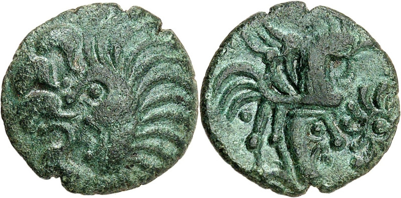 GAULE
Bellovaques. Bronze au coq et à la tête humaine ND (second tiers du Ier si...