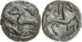 GAULE
Bellovaques. Bronze au personnage courant, Hybride Classe I au cheval / Classe II au cheval androcéphale ND (second tiers du Ier siècle avant J....