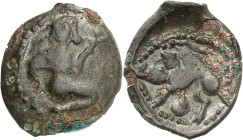 GAULE
Bellovaques. Bronze au personnage agenouillé et au sanglier ND (second tiers du Ier siècle avant J.-C. et Guerre des Gaules).
Av. Personnage age...
