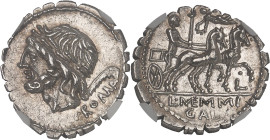 RÉPUBLIQUE ROMAINE
Memmia, Lucius Memmius Galerius. Denier serratus ND (106 av. J.-C.), Rome.NGC Ch AU 5/5 4/5 (2113106-056).
Av. ROMA. Tête laurée de...