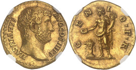 EMPIRE ROMAIN
Hadrien (117-138). Aureus 134-138, Rome.NGC Choice AU 5/5 4/5 Fine style (5780849-007).
Av. HADRIANVS AVG COS III P P. Tête nue à droite...