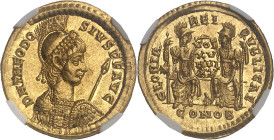 EMPIRE ROMAIN
Théodose II (402-450). Solidus 415, Constantinople.NGC Ch AU* 5/5 5/5 (6631349-004).
Av. D N THEODO - SIVS P F AVG. Buste diadémé et cas...