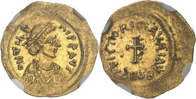 EMPIRE BYZANTIN
Maurice Tibère (582-602). Trémissis ND, Constantinople.NGC Ch AU 4/5 3/5 edge bend (6632270-004).
Av. D N TIBE - RI P P AVG. Buste dia...