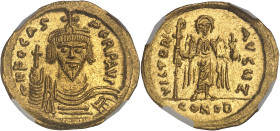 EMPIRE BYZANTIN
Phocas (602-610). Solidus 607-610, Constantinople, 7e officine.NGC MS 5/5 4/5 clipped (6631351-009).
Av. D N FOCAS PERP AVG. Buste cou...
