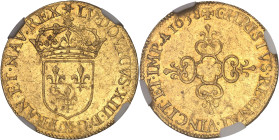 FRANCE / CAPÉTIENS
Louis XIII (1610-1643). Écu d’or au soleil, 1er type 1638, X, Amiens.NGC MS 61 (6631355-078).
Av. (à 12 h.) (soleil) LVDOVICVS. XII...
