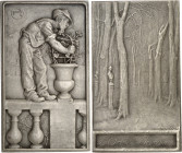 FRANCE
IIIe République (1870-1940). Médaille, L’Art des Jardins par François Roques, SAMF n° 42 1907, Paris.
Av. Monté sur une rambarde, un jardinier ...
