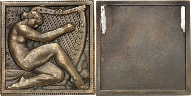 FRANCE
IIIe République (1870-1940). Plaque uniface, femme à la harpe, par Marcel...