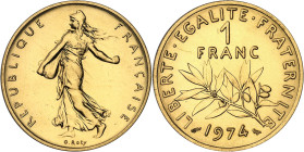 FRANCE
Ve République (1958 à nos jours). Piéfort de 1 franc Semeuse en Or, Frappe spéciale (SP) 1974, Paris.PCGS SP67 (45272293).
Av. REPUBLIQUE FRANÇ...