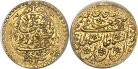 IRAN
Fath Ali Chah Qadjar (1797-1834). Toman, type W AH 1232 (1816), Yazd.PCGS MS62 (45956263).
Av. Légende et date. 
Rv. Légende.
KM.753.13 - Fr.34 -...
