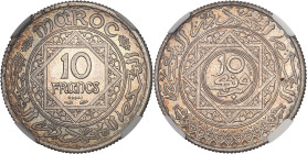 MAROC
Mohammed V (1927-1961). Essai de 10 francs, hybride 1er type - 2e type ND (1347 AH = 1928), Paris.NGC MS 66 (6631355-006).
Av. MAROC. Légende et...