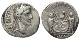 Imitationen römischer Münzen.

 Denar (subärat).
Nachahmung einer Prägung des Augustus (31 v. Chr. - 14 n. Chr.).

Vs: Legende. Kopf mit Lorbeerk...