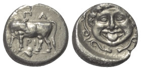 Mysien. Parion.

 Hemidrachme (Silber). 4. Jhdt. v. Chr.
Vs: Stier mit zurückgewandtem Kopf nach links stehend, zwischen den Beinen Efeublatt.
Rs:...