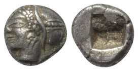 Ionien. Phokaia.

 Diobol (Silber). Ca. 510 - 494 v. Chr.
Vs: Archaischer Kopf der Athena mit Helm links.
Rs: Viergeteiltes Quadratum incusum.

...