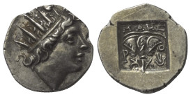Inseln vor Karien. Rhodos.

 Drachme (Silber). Ca. 88 - 84 v. Chr.
Vs: Kopf des Helios mit Strahlenkrone rechts.
Rs: Rose mit Knospe auf der recht...