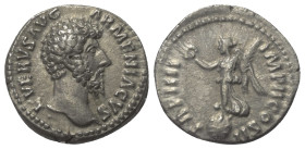 Lucius Verus (161 - 169 n. Chr.).

 Denar (Silber). 163 - 164 n. Chr. Rom.
Vs: L VERVS AVG ARMENIACVS. Kopf links.
Rs: TR P IIII IMP II COS II. Vi...