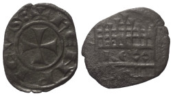 Zypern - Königreich. Henry I. (1218 - 1253).

 Kupfermünze. Nikosia (?).
Vs: + hEnRICVS. Kreuz. 
Rs: Dreitürmiges Tor; über dem Tor REX.

19 mm....