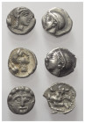 Griechische Münzen - Lots.


Phokaia (Ionien) / Selge (Pisidien) / Laranda (Lykaonien).

Lot (6 Stück, Silber): Diobol, Obol; ca. 5. - 4. Jhdt. v...