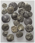 Griechische Münzen - Lots.


Unter anderem: Kyzikos (Mysien) / Ungesicherte Münzstätte (Lesbos) / Milet (Ionien).

Lot (24 Stück, Silber): versch...