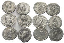 Römische Münzen - Lots. Kaiserzeit.


Lot (6 Stück, Silber): Denare.
Caracalla (197 - 217 n. Chr.) (2x).
Geta (209 - 211 n. Chr.).
Iulia Maesa (...