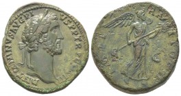 Antoninus Pius 138 - 161 Sestertius, Rome 143-144, AE 27.51 g Avers: ANTONINVS AVG PI VS P P TR P COS III Buste lauré à droite Revers: IMPERATOR II S ...