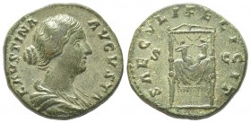 Marcus Aurelius 161 - 180 pour Faustina As, Rome, 141, AE 12.95 g Avers: FAVSTINA AVGVSTA Buste drapé à droite Revers: SAECVLI FELICIT Trône drapé sur...