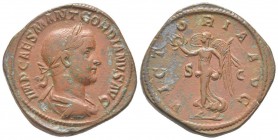 Gordianus III 238 - 244 Sestertius, Rome, 238-238, AE 26.4 g Avers: IMP CAES MANT GORDIANVS AVG Buste lauré, drapé et cuirassé à droite Revers: VICTOR...