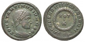 Constantinus II 324 - 361 Bronze, Siscia, AE 3.63 g Avers: CONSTANTINVS IVN NOB C Tête laurée à droite Revers: CAESARVM NOSTRORVM VOT X Légende circul...