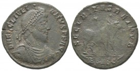 Julianus II, Apostata 360 - 363 Maiorina, Siscia, AE 8.7 g. Avers: Buste drapé à droite Revers: Taureau à droite, 2 étoiles au-dessus Ref: RIC 418 Con...