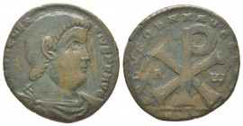 Magnentius 350 - 353 Maiorina, Amiens, 351, AE 6.5 g Avers: D N MAGNENTIVS P F AVG Buste tête nue, drapé et cuirassé de Magnence à droite, vu de trois...
