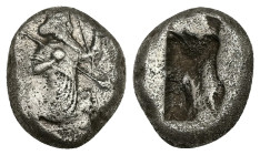 Persia, Achaemenid Empire. Artaxerxes I - Artaxerxes II (c. 450-375 BC). AR Siglos. 5.38 g 16.12 mm. Type IIIb. 
Obv: Persian King/hero kneeling-runni...