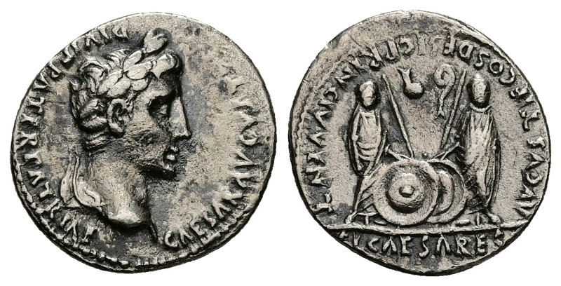 Augustus, 27 BC-AD 14. AR, Denarius. 3.70 g. 19.54 mm. Lungdunum.
Obv: CAESAR AV...