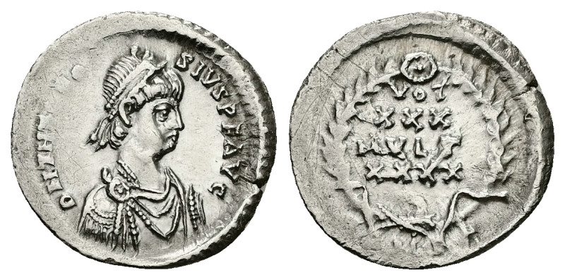 Theodosius II, AD 402-450. AR, Siliqua. 1.76 g. 17.81 mm. Constantinople.
Obv: D...