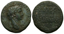 Claudius (AD 41–54). Sestertius. Rome. AE. 21.25 g. 32.75 mm.
Obv: Laureate head of Claudius, right.
Rev: Legend in four lines within oak wreath.
Ref:...