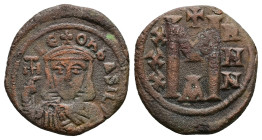 Leo V the Armenian, AD 813-820. AE, Follis. 5.68 g. 23.45 mm. Constantinopolis.
Obv: ✱LЄOҺ bASIL'. The busts of Leo V facing, wearing chlamys and crow...