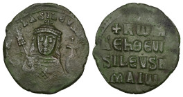 Constantine VII Porphyrogenitus and Romanus I, AD 913-959. AE, Follis. 6.04 g. 24.85 mm. Constantinople.
Obv: + RωMAҺ [ЬASILЄVS RωM]. Crowned, bearded...