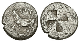 Thrace, Byzantion. AR Siglos, 4.87 g 16.52 mm. Circa 340-320 BC.
Obv: ΠΥ.Bull standing left on dolphin left.
Rev: Stippled quadripartite incuse square...