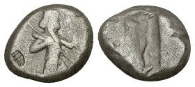 Persia, Achaemenid Empire. Darius I - Artaxerxes II (c. 490-375 BC). AR Siglos, 5.41 g 16.00 mm.
 Type III. 
Obv: Persian King/hero kneeling-running r...