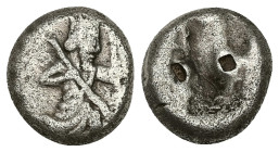 Persia, Achaemenid Empire. Artaxerxes I - Artaxerxes II (c. 450-375 BC). AR Siglos, 5.44 g 14.90 mm. Type IIIb. 
Obv: Persian King/hero kneeling-runni...