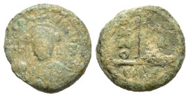 Maurice Tiberius. AD 582 - 602. Æ Decanummium (15,7 mm, 3,4 g) Thessalonica Mint. Bust of Maurice facing wearing trefoil crown and consular robes hold...