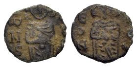 Constantine V Copronymus, with Leo IV. AD 751-775. Æ Nummus (15,5 mm, 1,5 g) Syracuse. KWNS ΔЄCΠ, Constantine standing facing, wearing crown and chlam...