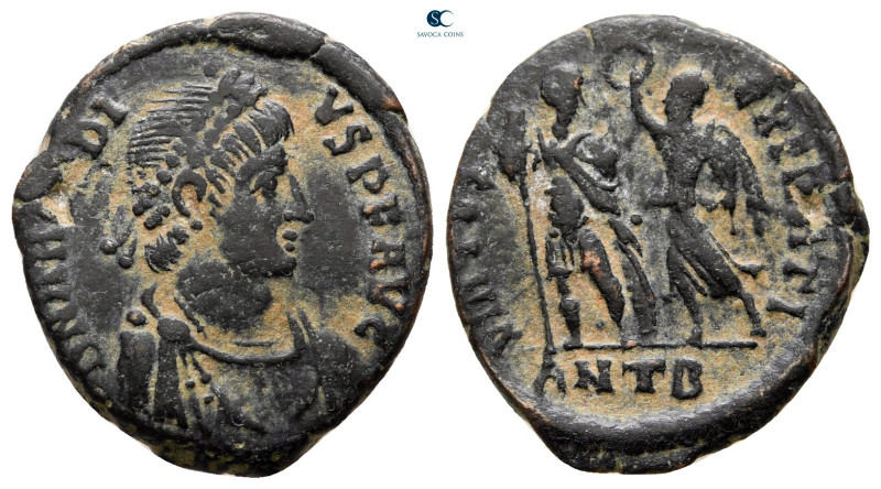 Arcadius AD 383-408. Antioch
Follis Æ

19 mm, 2,59 g



nearly very fine