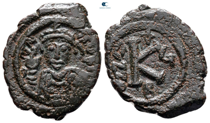 Maurice Tiberius AD 582-602. Constantinople
Half Follis or 20 Nummi Æ

23 mm,...